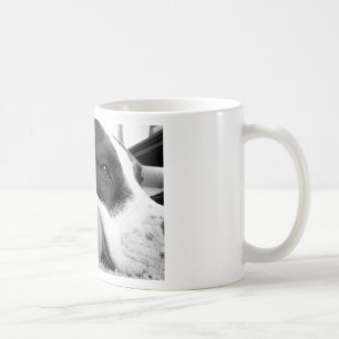 niedlicher, traurig aussehender Pitbulhund Schwarz Tasse