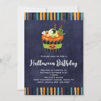 Niedlicher und cremefarbener Halloween-Cupcake zum Einladung