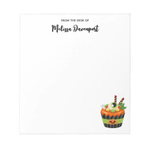 Niedlicher und grauenhafter Halloween Cupcake mit  Notizblock