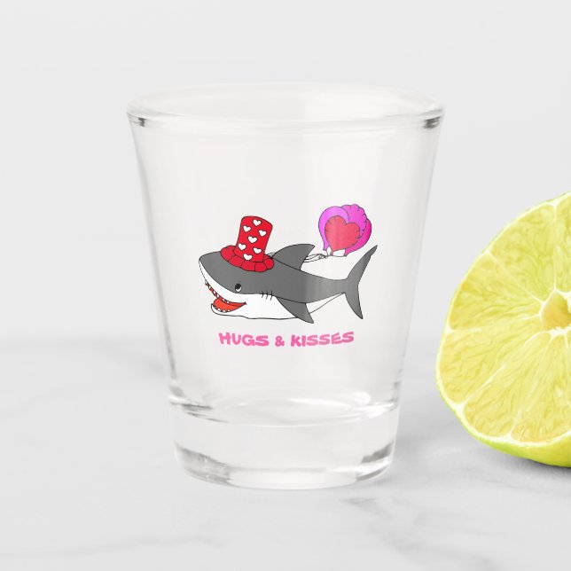 Niedlicher Valentintagshai Schnapsglas (Vorderseite)