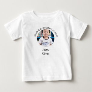 Niedlicher vierter Tag Name Runde Foto Geburtstags Baby T-shirt