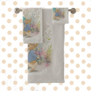 Niedlicher vintage Hase auf einer Wiese mit Blumen Badhandtuch Set