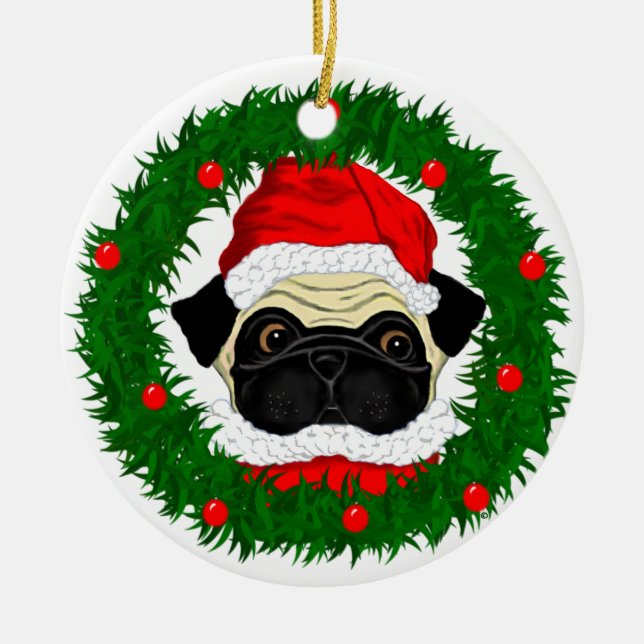 Niedlicher Weihnachts-Mops Santa Maria in Kranz Keramik Ornament (Vorne)