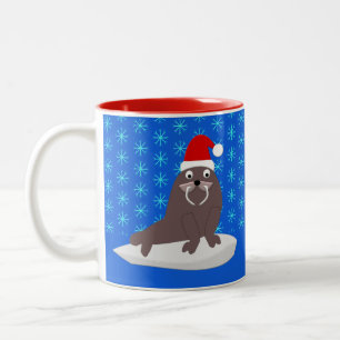 Niedlicher Weihnachtswalrus und Schneeflocken Zweifarbige Tasse
