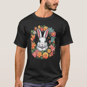 Niedlicher Weißer Hase umgeben von Blumen Besitzer T-Shirt