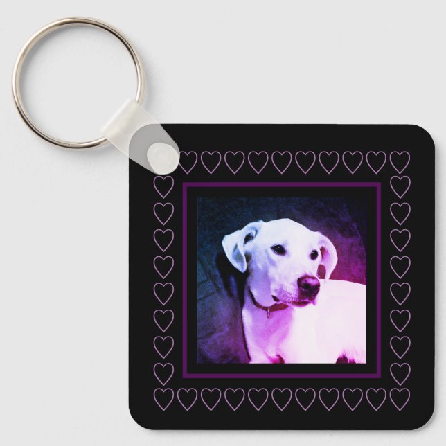 Niedlicher weißer Hund Lila Herzen Frame Valentins Schlüsselanhänger (Vorderseite)