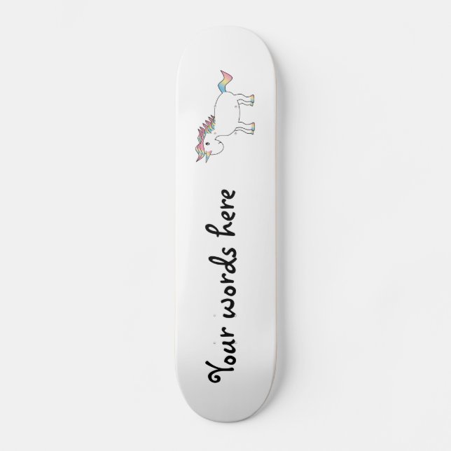 Niedlicher weißer Regenbogen Unicorn Skateboard (Vorderseite)