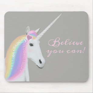 Niedlicher weißer Regenbogenunicorn-magisches rosa Mousepad