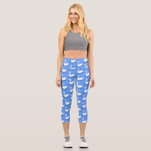 Niedlicher weißer Schwan mit KronenCartoon Capri Leggings