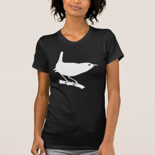 Niedlicher weißer Zaunkönig-Vogel auf einer T-Shirt