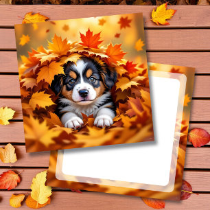 Niedlicher Welpenhund in Herbstlauben Karte