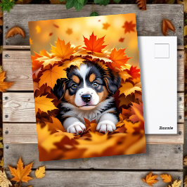 Niedlicher Welpenhund in Herbstlauben Postkarte