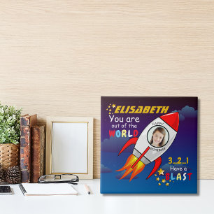 Niedlicher Weltraumraketenschiff vom Geburtstag Fliese