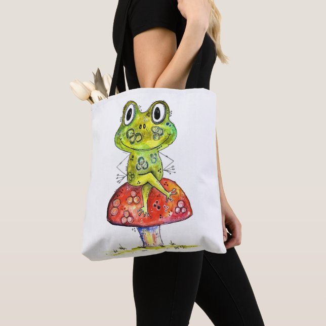 Niedlicher Whimsical Green Frosch auf Toadstool (Von Nahem)