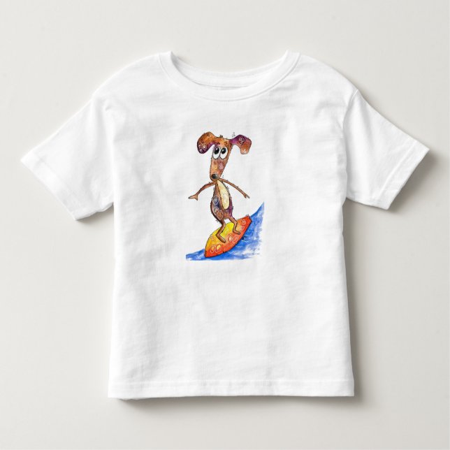 Niedlicher Whimsikaler Hund auf der Surfboard Kleinkind T-shirt (Vorderseite)