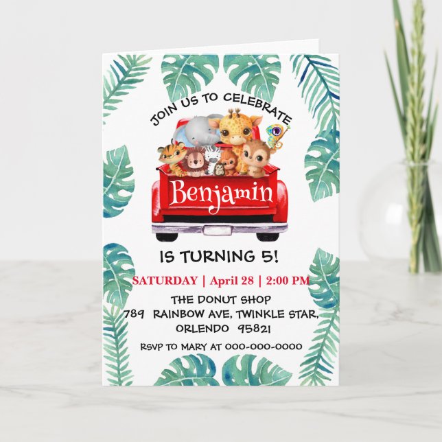 Niedlicher Zoo-Dschungelbaum Traktor Junge Geburts Einladung (Vorderseite)