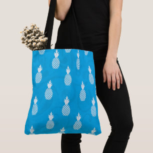 Niedliches Ananas-Muster auf blauem Wasser