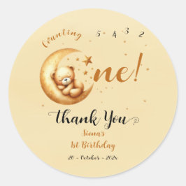 Niedliches Baby Bären schlafen auf dem Mond 1. Geb Runder Aufkleber