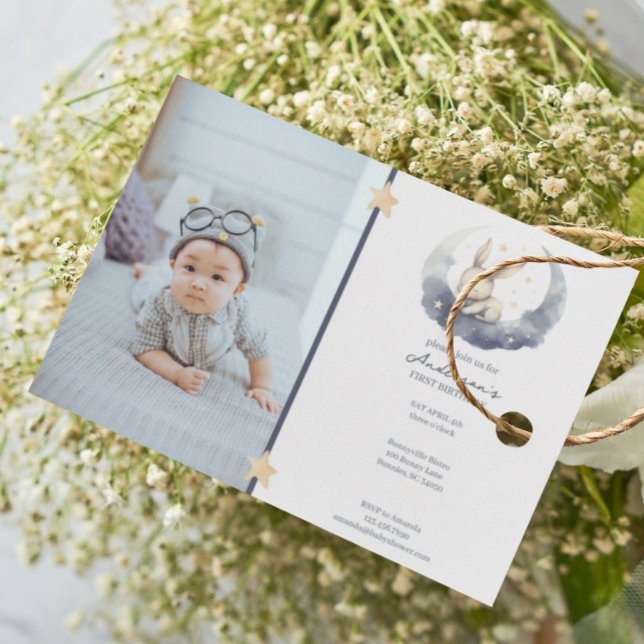 Niedliches Baby Bunny auf einem Mondkid's Geburtst Einladung (Von Creator hochgeladen)