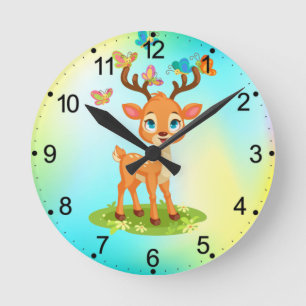 Niedliches Baby Deer Playing mit Butterfles-23475 Runde Wanduhr