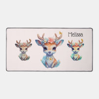 Niedliches Baby Deh mit Antlern und Blume