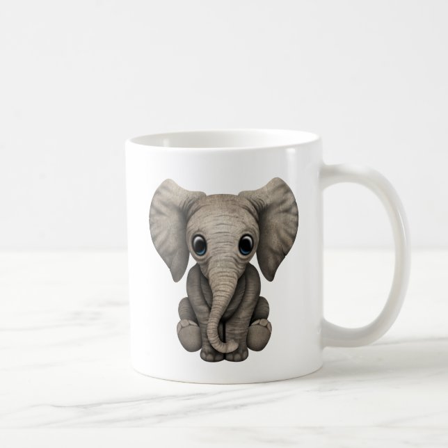 Niedliches Baby-Elefant-Kalb, das sich hinsitzt Kaffeetasse (Rechts)