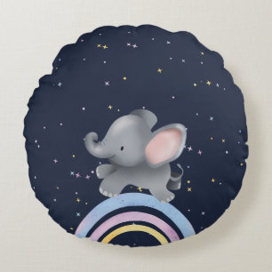 Niedliches Baby-Elefant spielt auf einem farbenfro Rundes Kissen