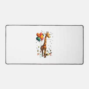 Niedliches Baby Giraffe mit farbenfrohen Balloons  Schreibtischunterlage