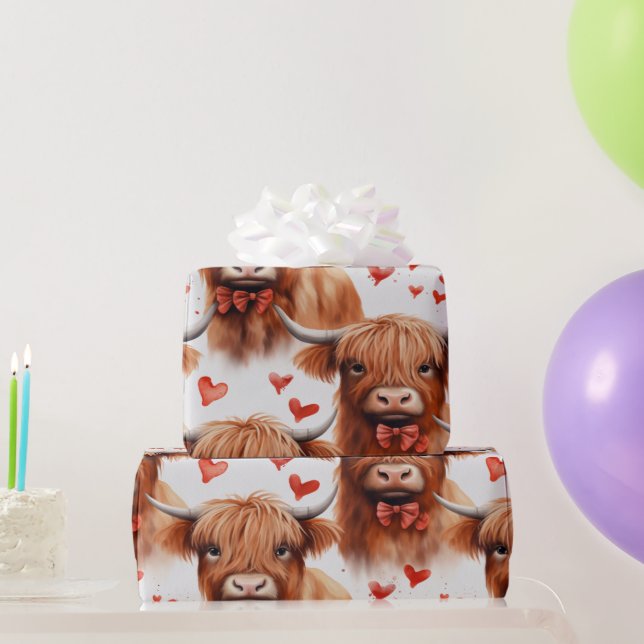 Niedliches Baby Highland Cow Valentine Herzmuster  Geschenkpapier (Partygeschenke)