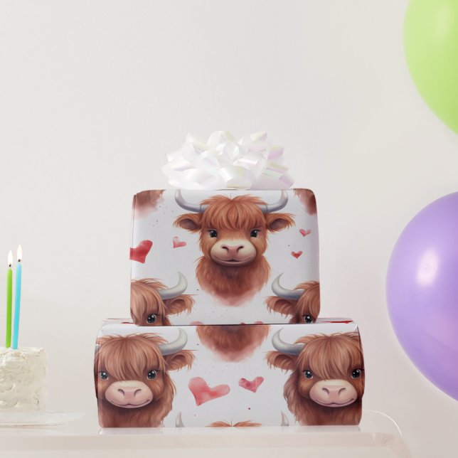 Niedliches Baby Highland Cow Valentine Herzmuster  Geschenkpapier (Partygeschenke)