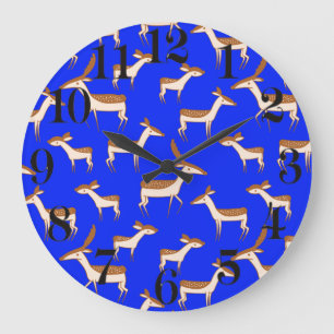 Niedliches Baby-Hirsch und Familie Große Wanduhr