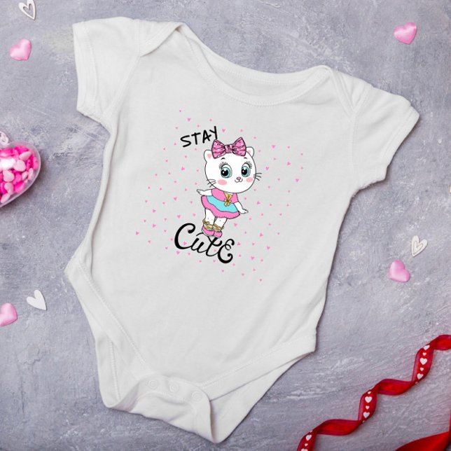 Niedliches Baby Kitten Hearts Girl bleibe Baby Strampler (Von Creator hochgeladen)