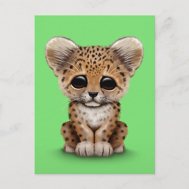 Niedliches Baby Leopard Cube auf Green Postkarte (Vorderseite)