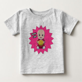 Niedliches Baby mit Fußballspieleroutfit T - Shirt