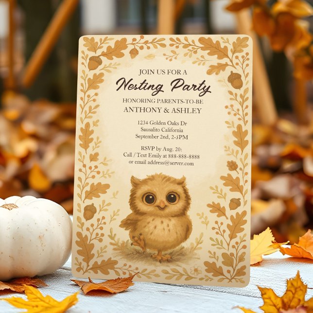 Niedliches Baby Owl Fall Dusche Wald Nesting Party Einladung (Cute Fall nesting party baby shower invitation with a whimsical baby owl in adorable woodland style.)