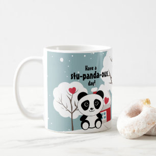 Niedliches Baby Panda im Winterschnee grau Kaffeetasse