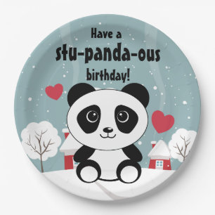Niedliches Baby Panda im Winterschnee grau Pappteller