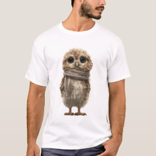 Niedliches Babykauz in einem gemütlichen Wintersch T-Shirt