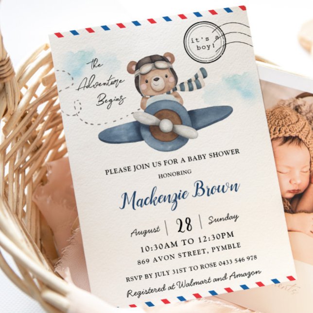 Niedliches Bärenabenteuer Beginnt Boy Baby Dusche Einladung (cute bear riding a blue plane postcard style invitation adventure begins baby shower invitation )