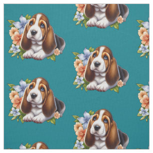 Niedliches Basset Hound Welpe Sitzen mit Blume Stoff