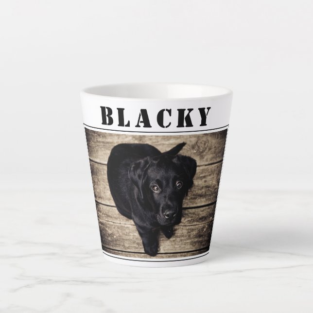 Niedliches Black Dog Foto und Name Milchtasse (Vorderseite)