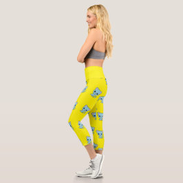 Niedliches blaues Kätzchen auf gelb Capri Leggings