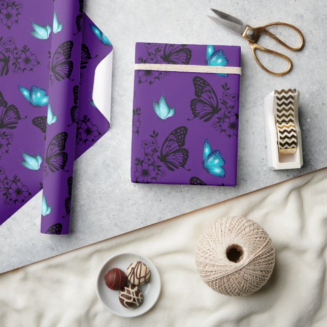 Niedliches Blumenmuster Lila Geschenkpapier (Kunsthandwerk)