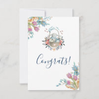 Niedliches Bunny in einem Korb mit Eiern und Hübsc