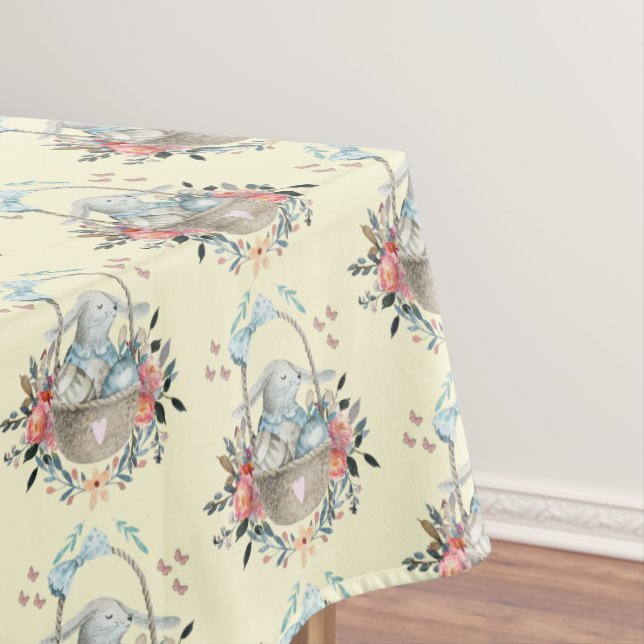 Niedliches Bunny in einem Korb mit Eiern und Hübsc Tischdecke (Beispiel)