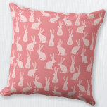 Niedliches Bunny Rabbit Pink Muster Kissen<br><div class="desc">Adorable kleine rosa Hasen. Zurück zeigt ein passendes Muster. Originelle Kunst von Nic Squirrell.</div>
