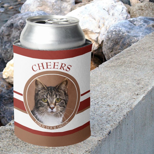 Niedliches Cat Foto kann kühler werden Dosenkühler (Can cooler featuring your custom cat photo on a striped background, with cute cat paws on the bottom)