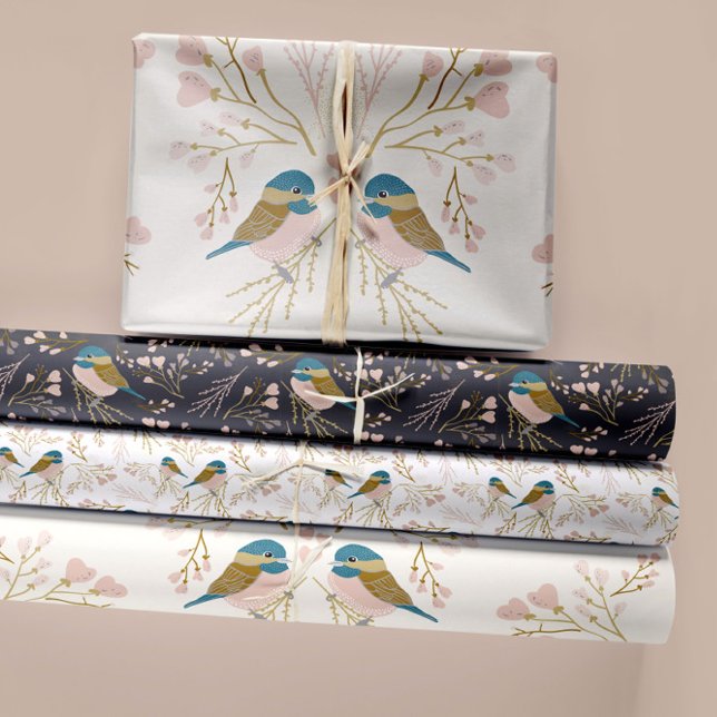 Niedliches Chickadee Trio Entdeckungsgeschenk Geschenkpapier Set (Cute Pink Gold Blue Chickadee Hearts Floral Wrapping Paper Sheets from Studio Posies.)