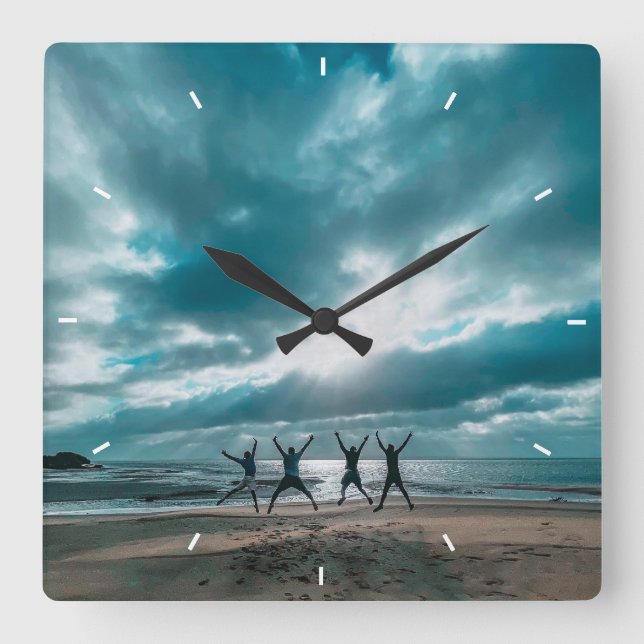 Niedliches Crayon Teacher Custom Klassenzimmer Wan Quadratische Wanduhr (Vorderseite)