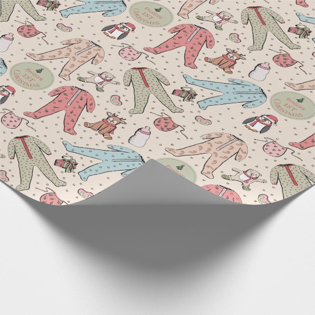 Niedliches Cream Baby's First Christmas Personalis Geschenkpapier (Ecke)